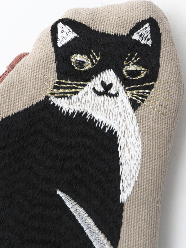 ネコ刺繍ポーチ